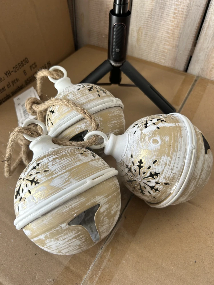 Rolnička bílozlata s vločkou 11cm 